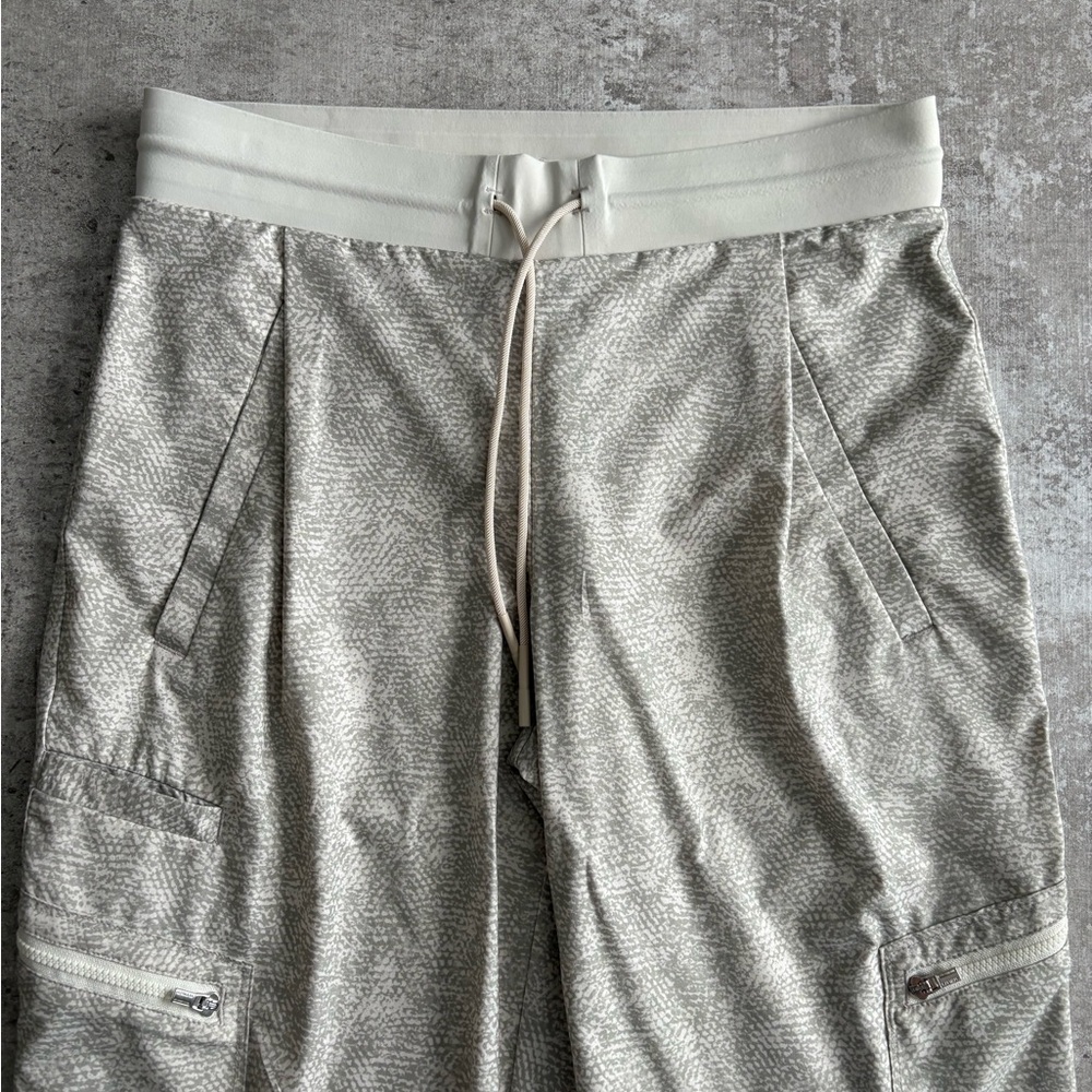 Athleta SET(2) NWOT Venture Printed Viper Gray, Brooklyn Textured Pants Size 2 - Picture 5 of 16